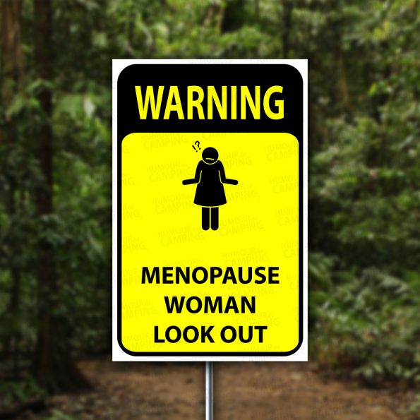 Vertical-HumourCamping-Pancarte-attention-femme-en-ménopause-passage-a-vos-risques